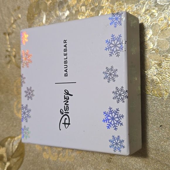 Disney x Baublebar Winnie the Pooh Winter Hat Slider Earrings. OS - Picture 6 of 7